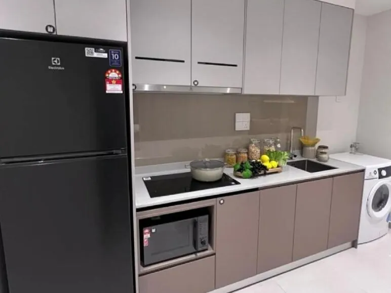 Celestz kitchen fittings with fridge, hob and washer, photo