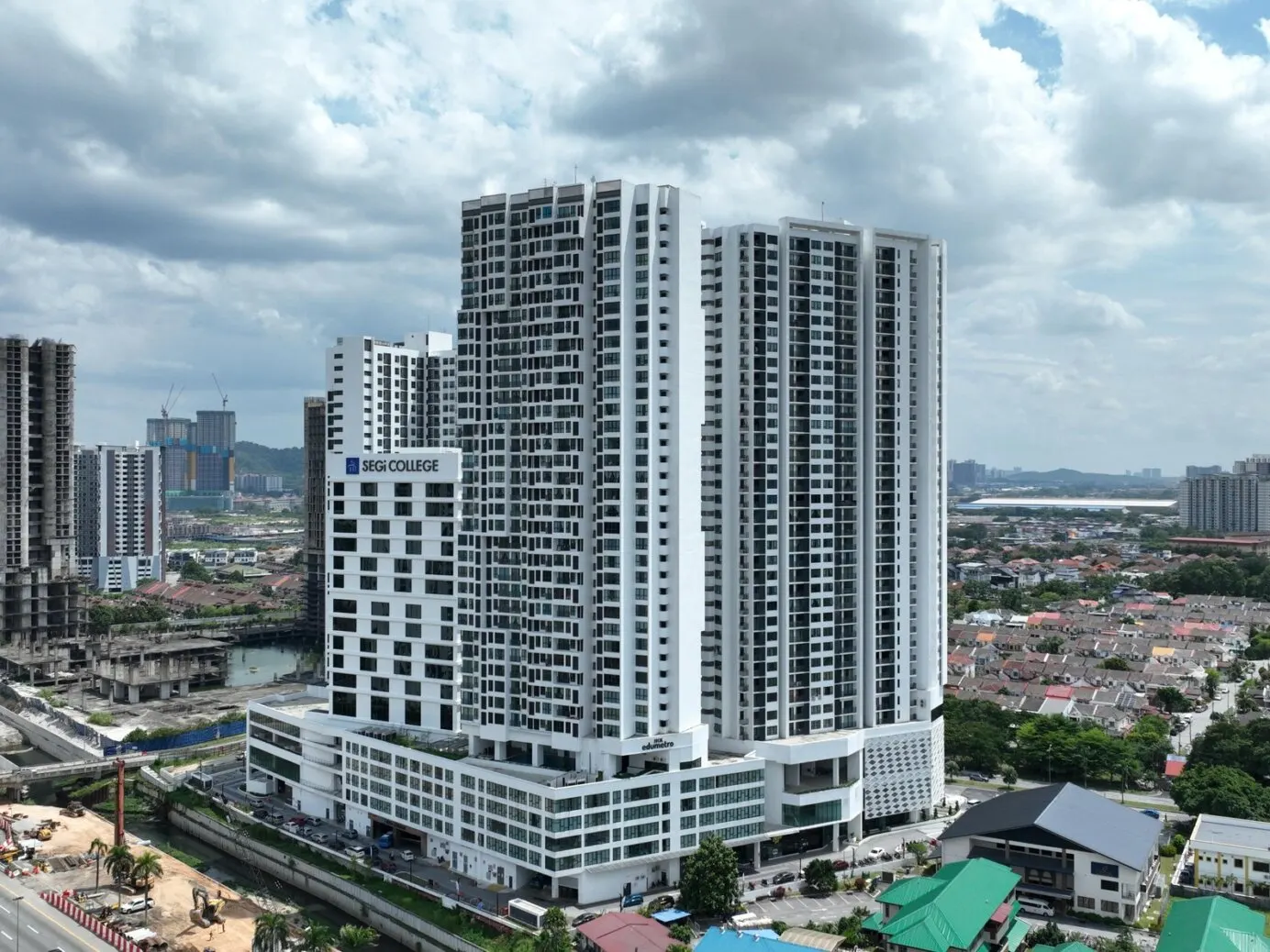 Colonial Infinite @ edumetro – Colonial Infinite and the edumetro development in USJ 1, aerial view