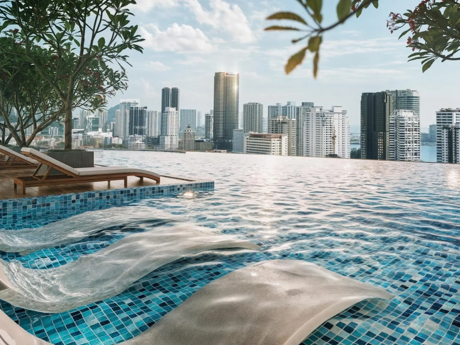 Lumina Residence sky pool facing the city skyline, artist's impression