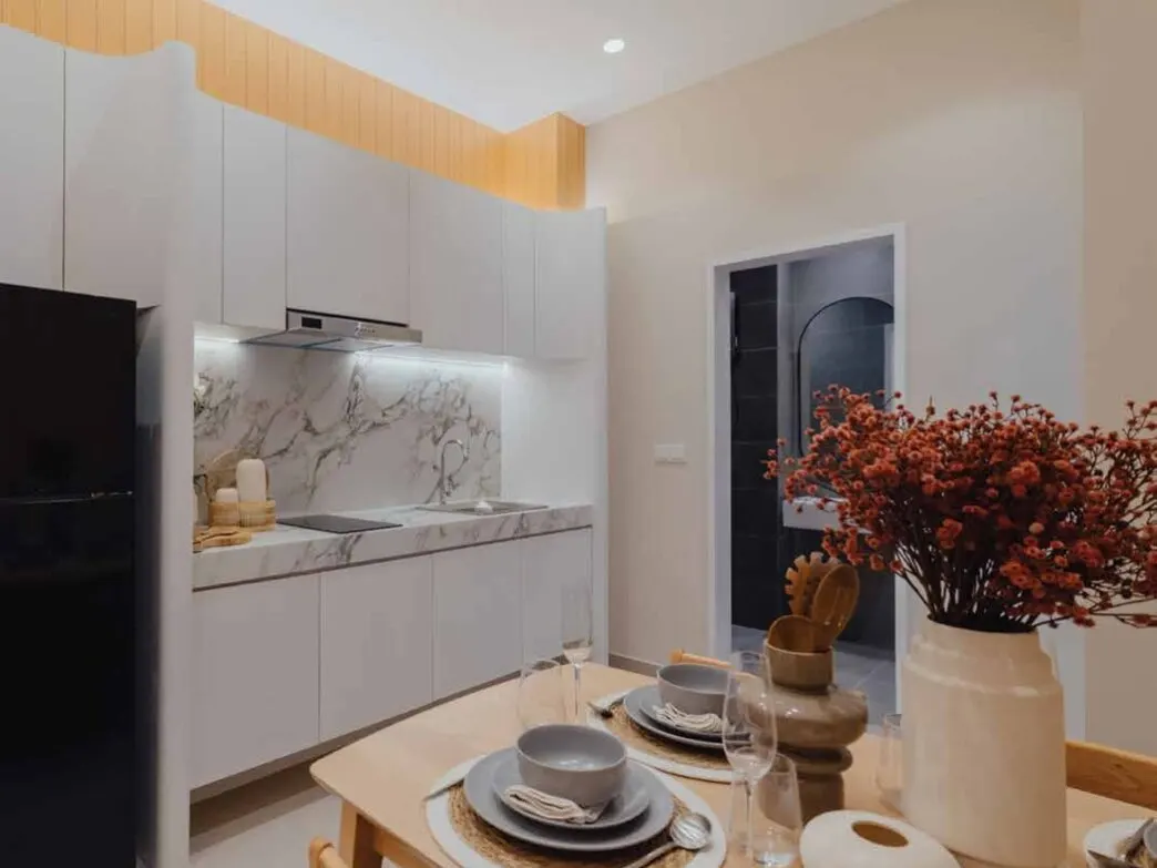 M Grand Minori show unit kitchen and dining area, photo
